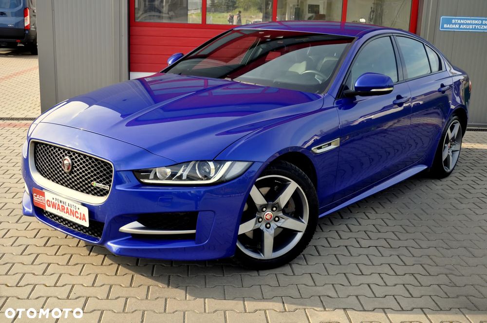 Jaguar XE 2.0 D AWD R-Sport - 4