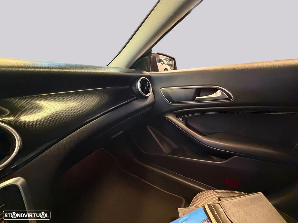Mercedes-Benz CLA 180 d Shooting Brake Aut. — fotografia 23
