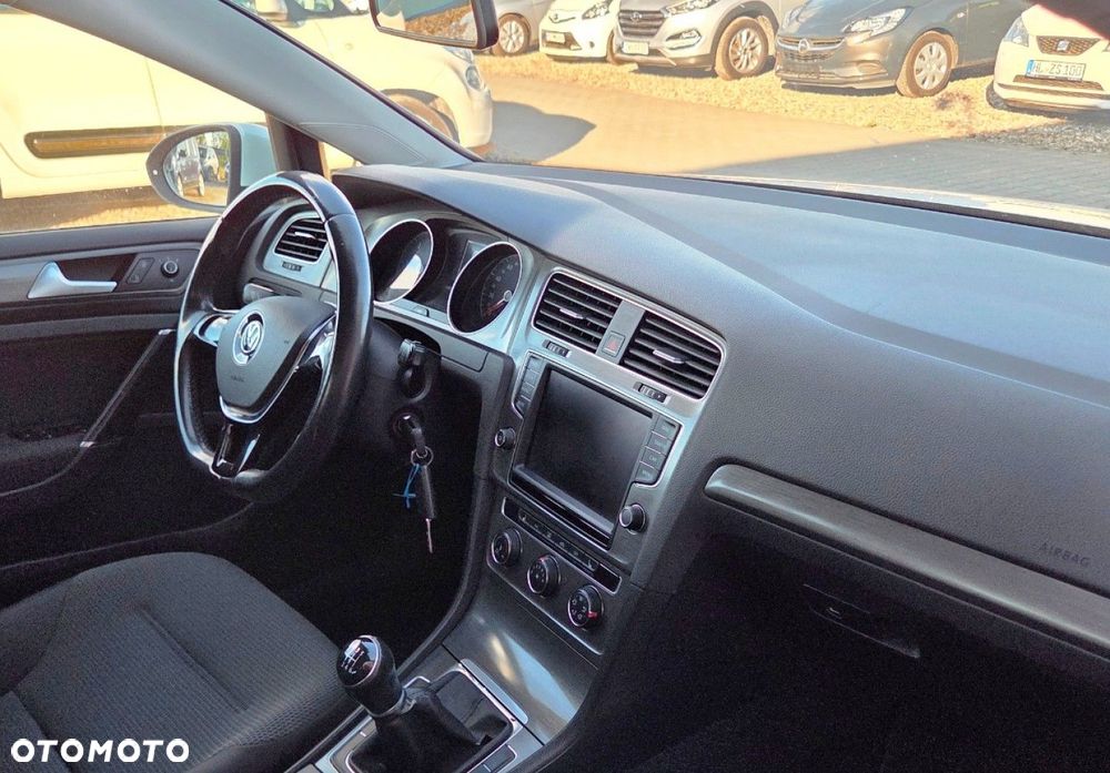 Volkswagen Golf - 8