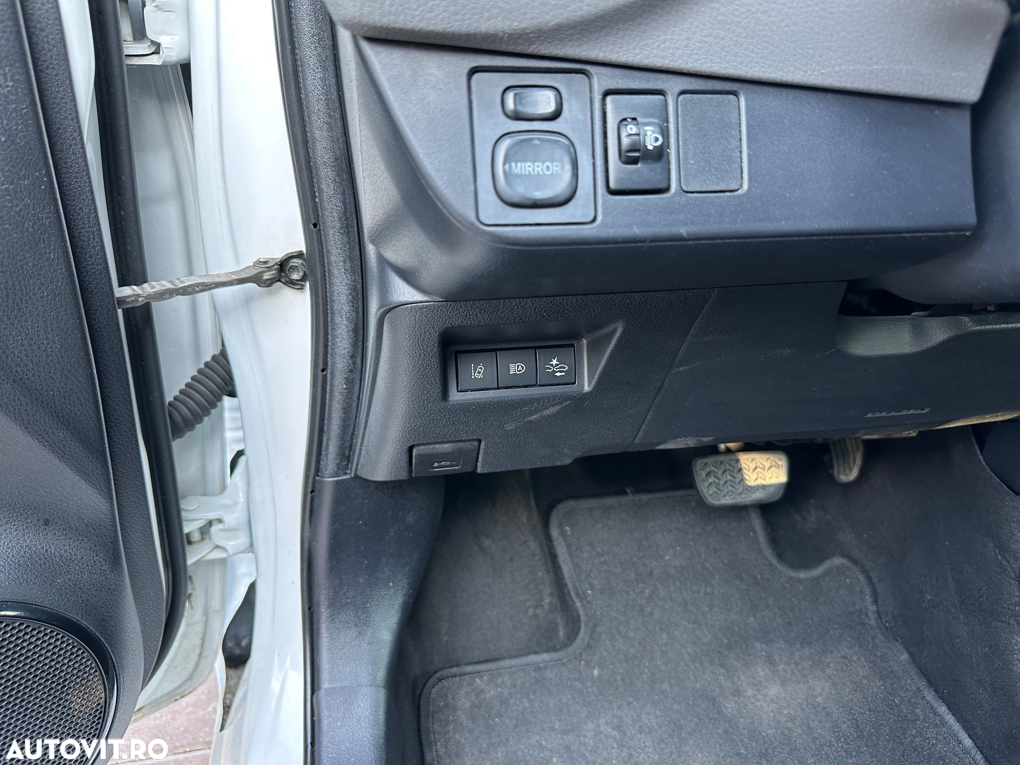 Toyota Yaris 1.5 VVT-i HSD Eco - 2