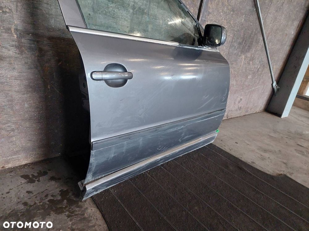 DRZWI KOMPLETNE PRAWY PRZÓD SKODA SUPERB I 9152 - 3