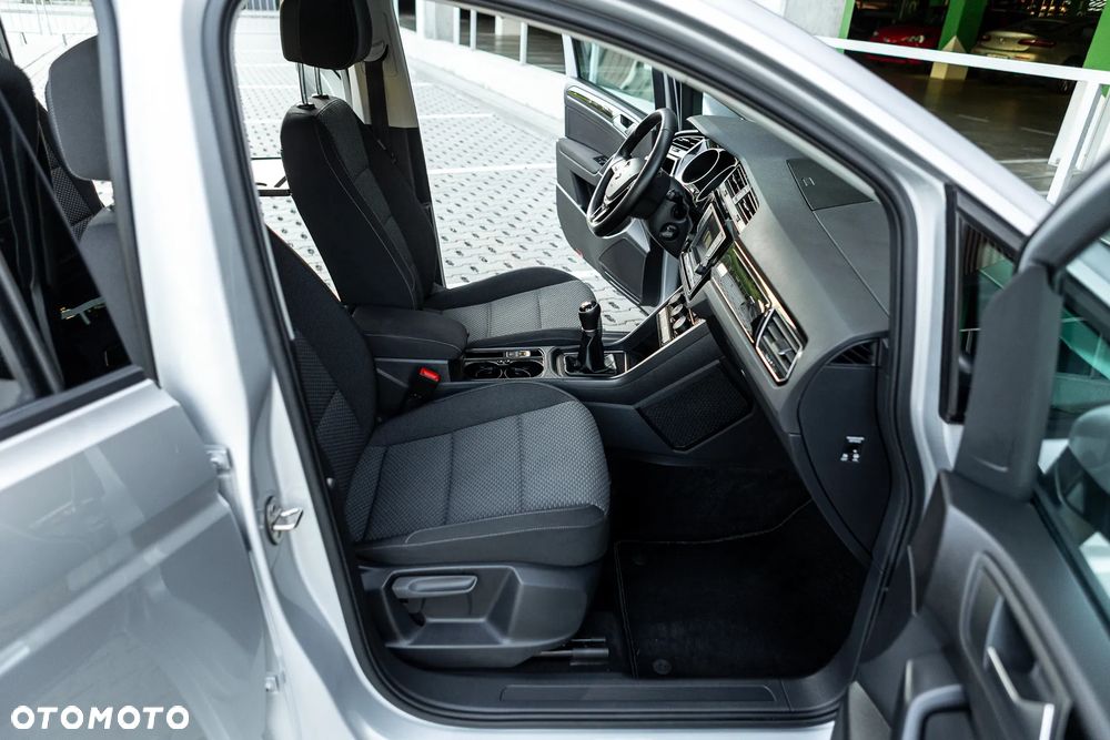 Volkswagen Touran - 23