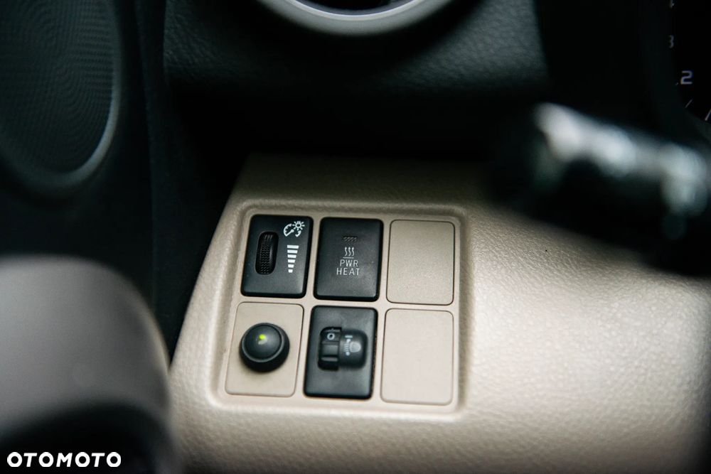 Toyota RAV4 2.0 4x4 Automatik Sol - 33
