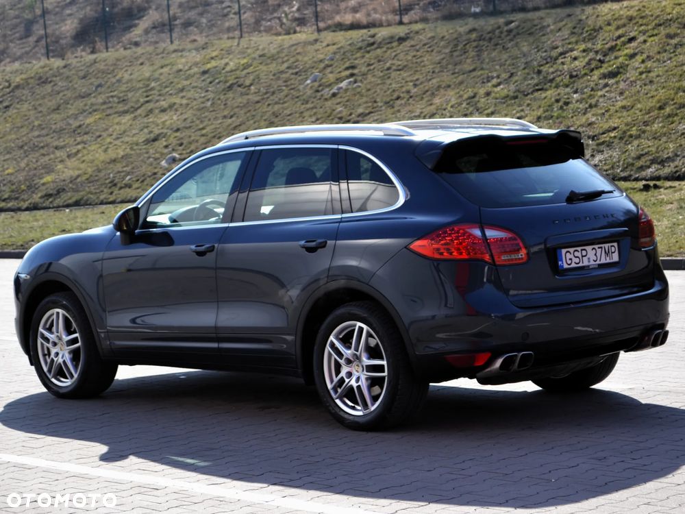 Porsche Cayenne - 4