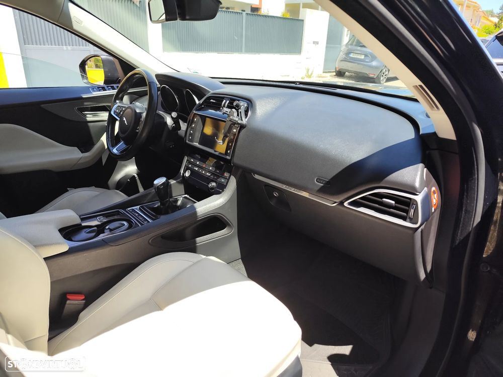 Jaguar F-Pace 2.0 i4D Pure - 12