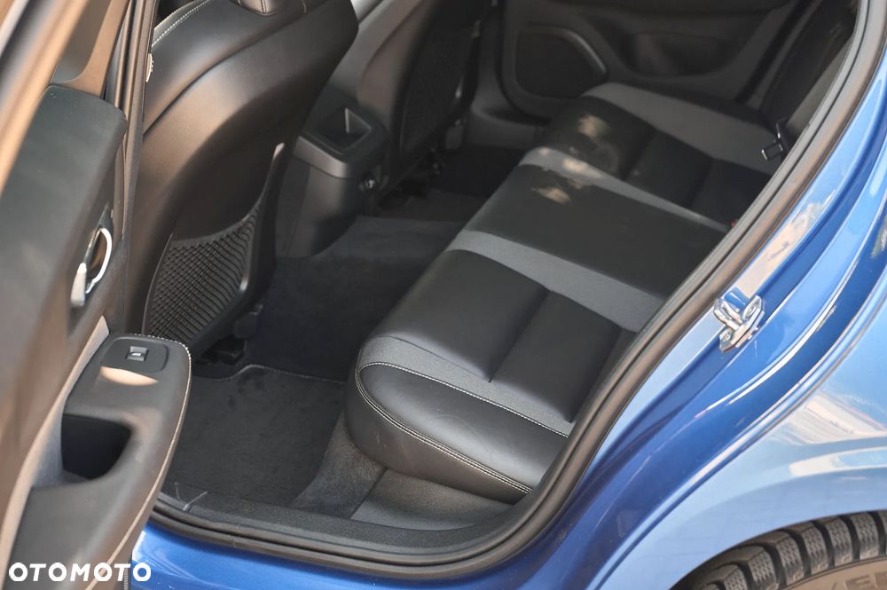 Volvo V60 D4 AWD Geartronic R-Design - 36
