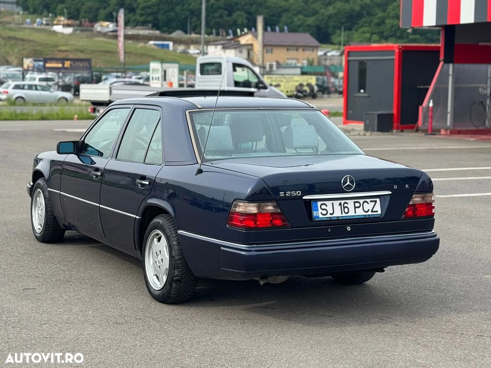 Mercedes-Benz E - 11