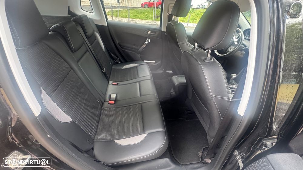 Peugeot 2008 1.2 PureTech Allure - 6