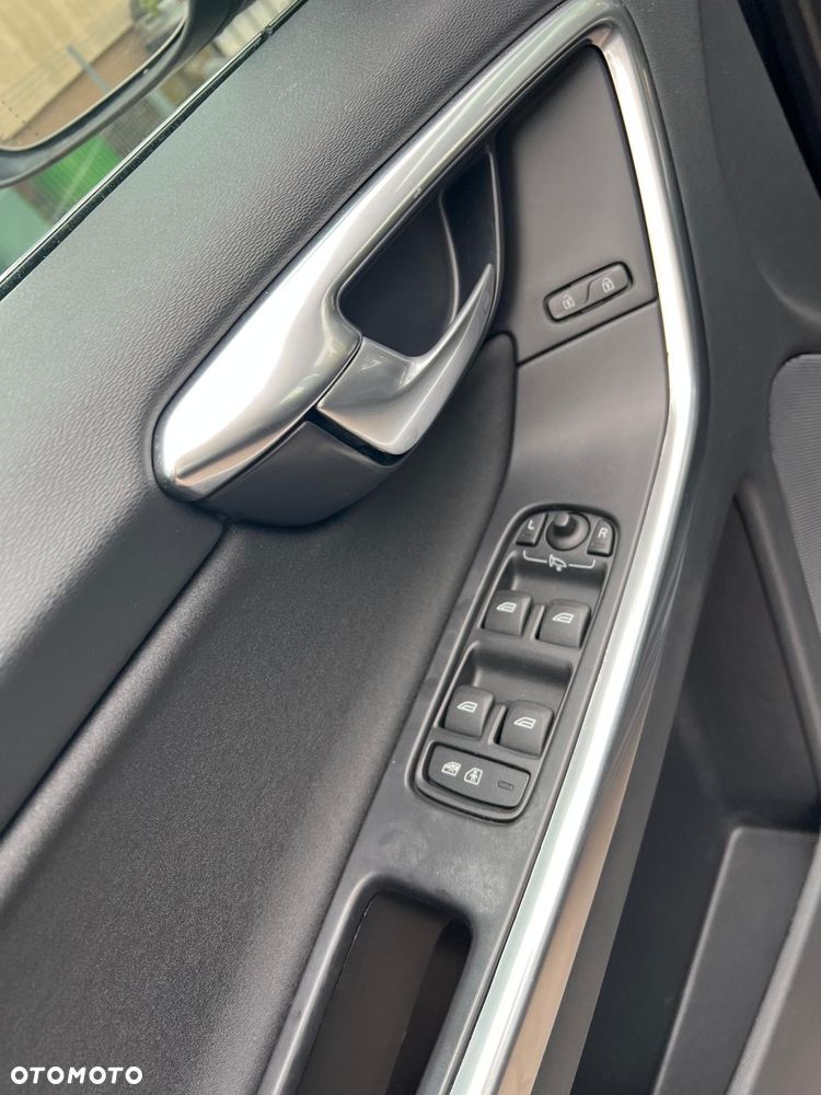 Volvo XC 60 D4 RDesign - 13