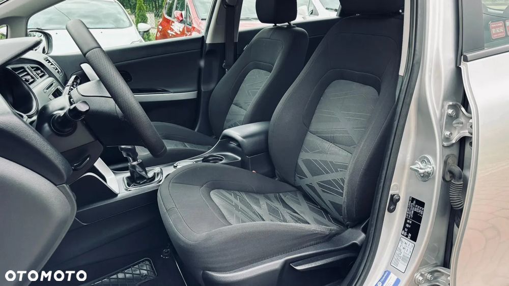 Kia Ceed - 32