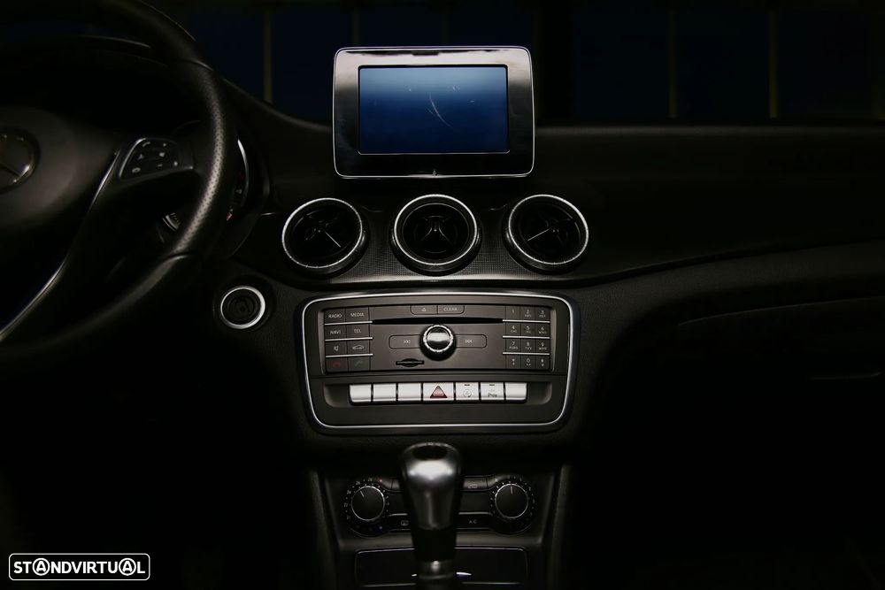 Mercedes-Benz CLA 180 Shooting Brake d Urban - 13