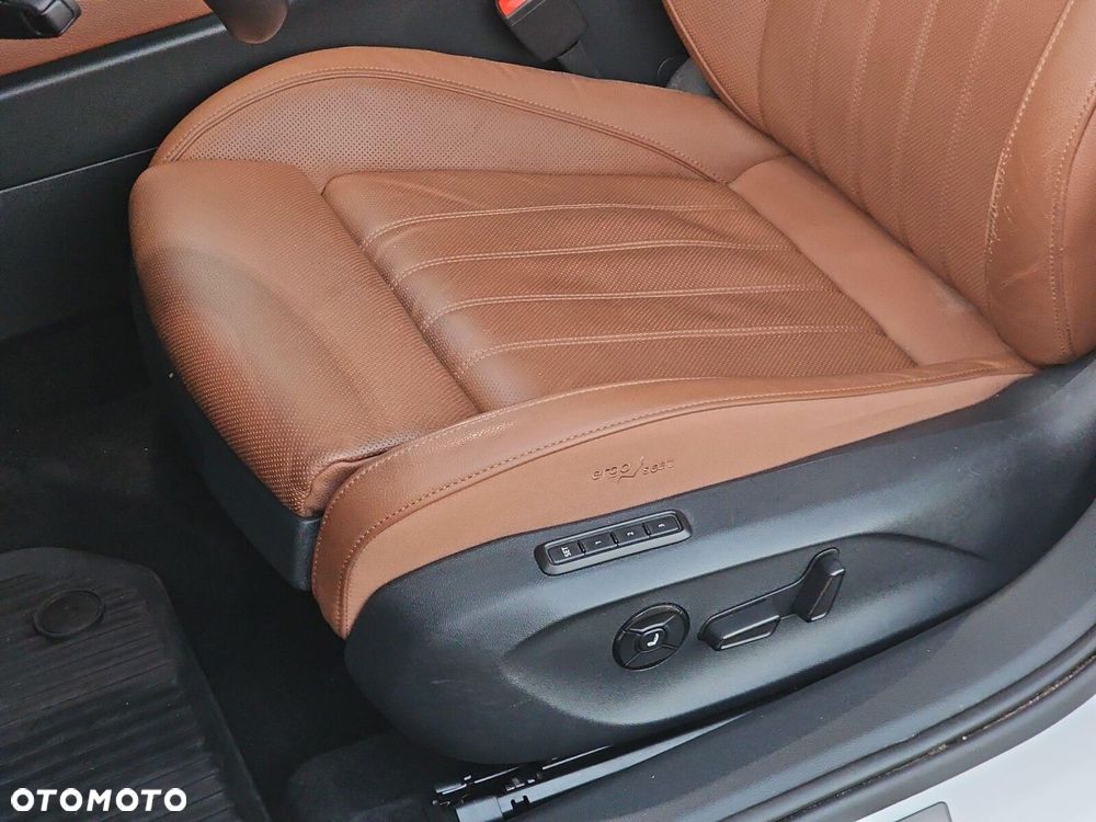 Skoda Superb 2.0 TDI SCR 4x4 L&K DSG - 11