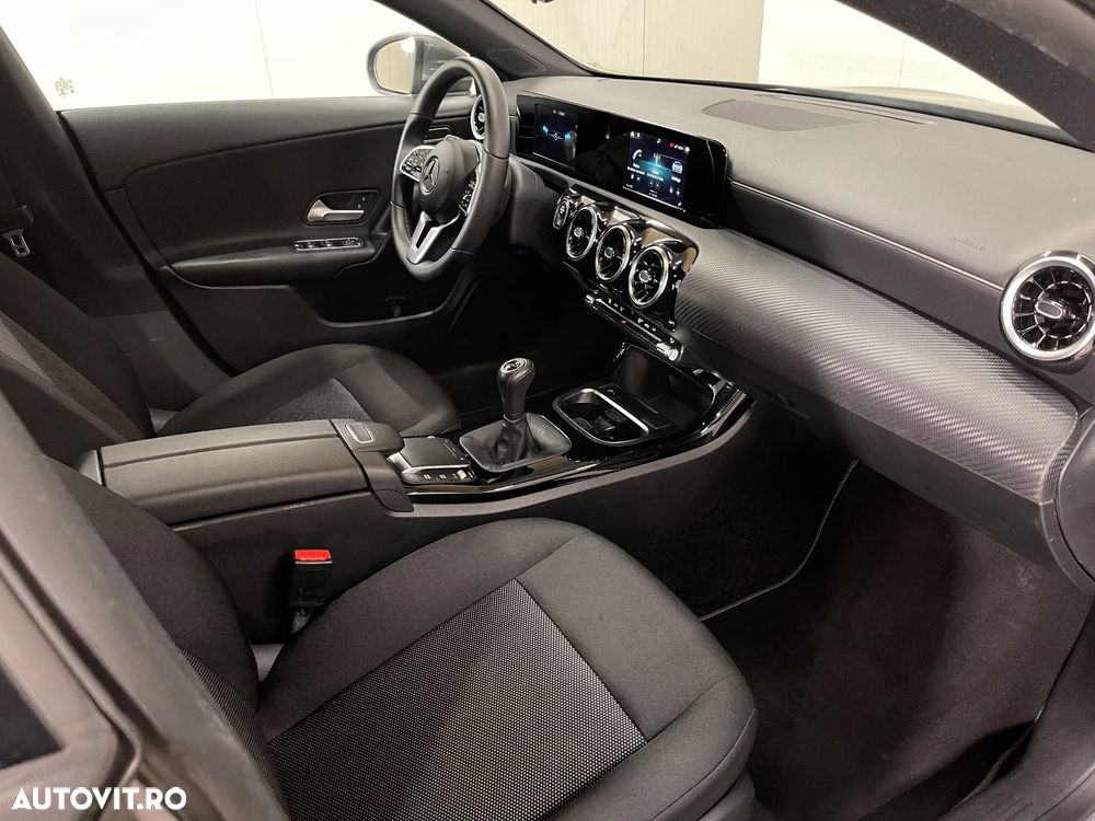 Mercedes-Benz CLA 200 d Shooting Brake - 11