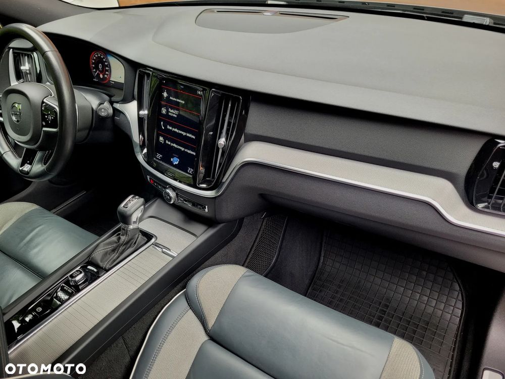 Volvo V60 T4 R-Design - 15