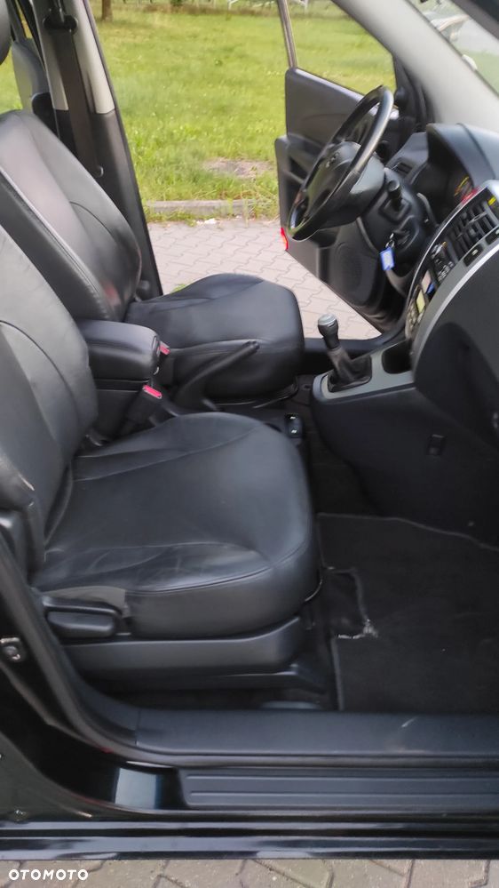 Hyundai Tucson 2.0 Comfort 2WD - 25