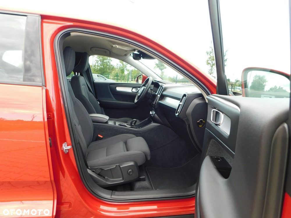 Volvo XC 40 T3 Geartronic Momentum Pro - 9