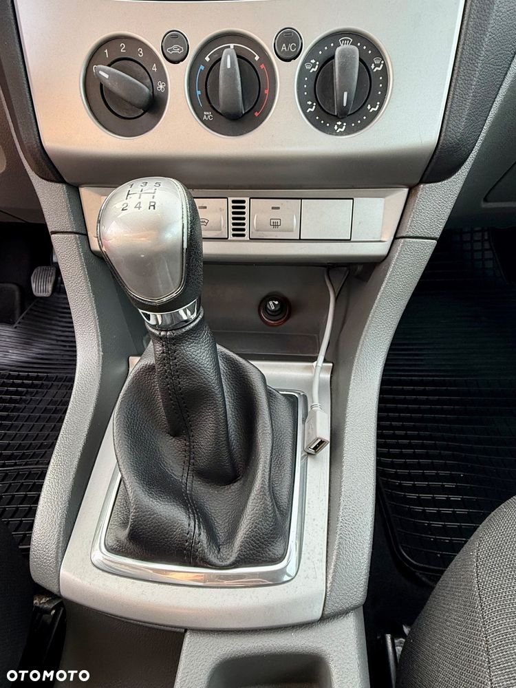 Ford Focus 1.6 16V Black Magic - 24