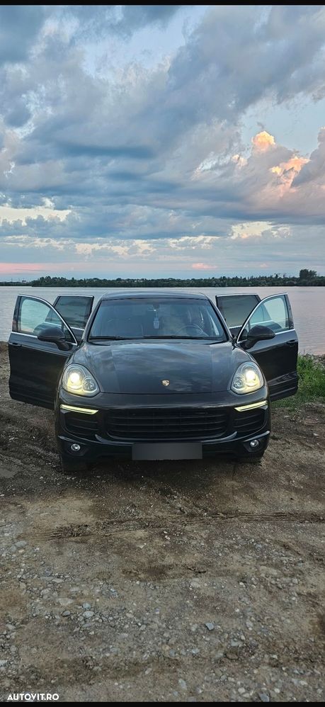 Porsche Cayenne - 1