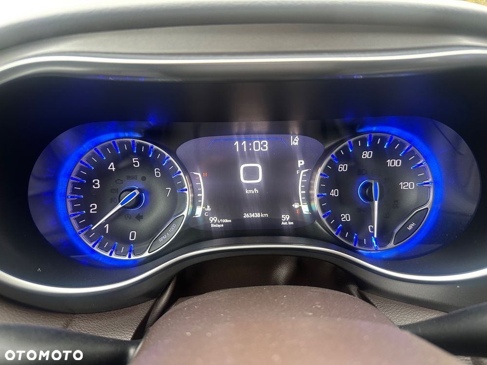 Chrysler Pacifica - 10
