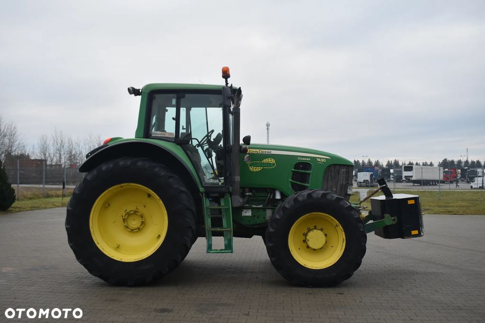 John Deere 7430 - 8