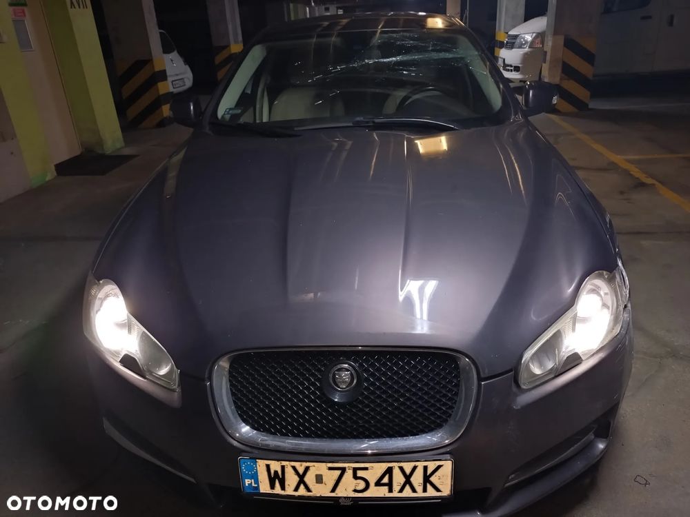 Jaguar XF 2.7 V6 D Premium Luxury - 16