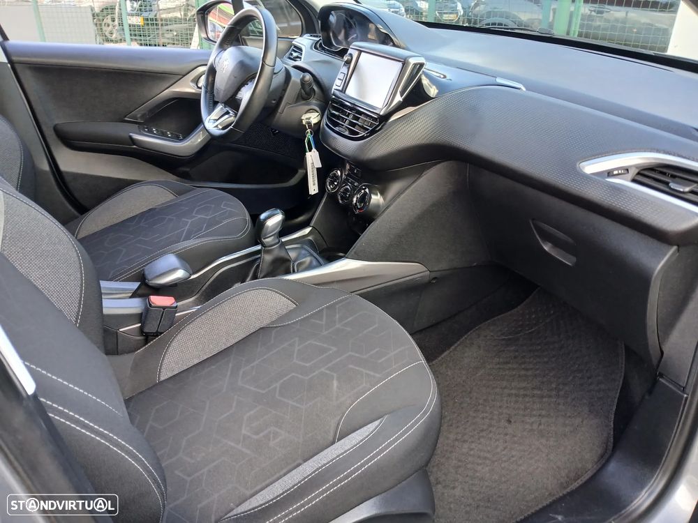 Peugeot 2008 1.2 PureTech Style - 22