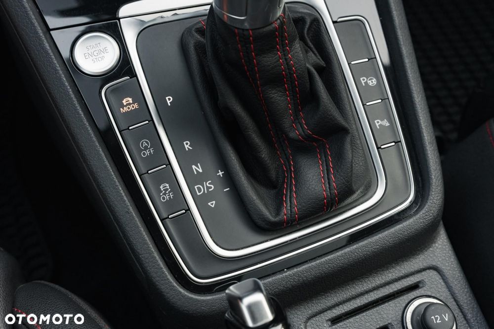 Volkswagen Golf - 24