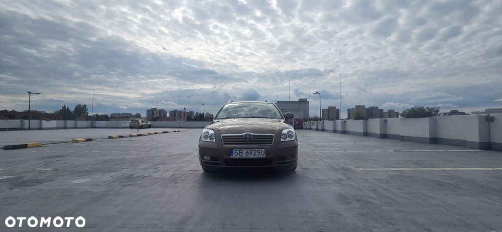 Toyota Avensis - 8