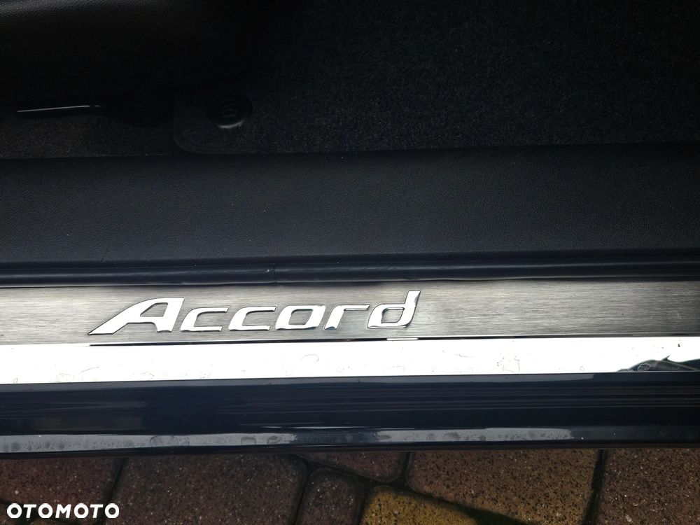 Honda Accord 2.0 Executive - 16