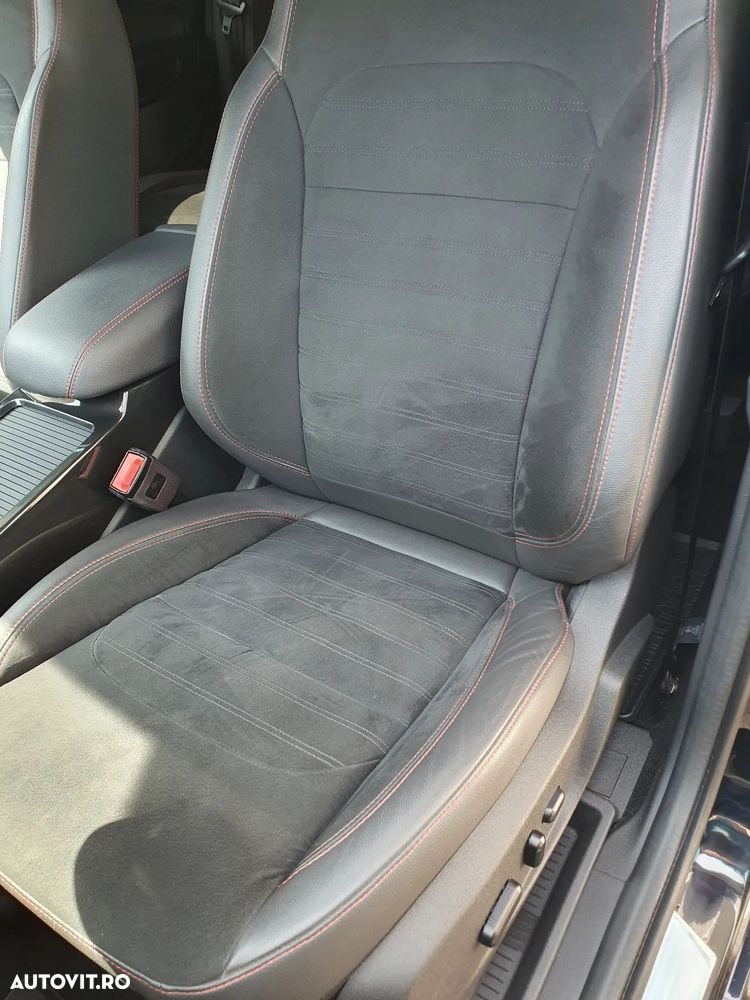 Ford Kuga 2.0 TDCi 4WD Powershift ST-Line - 30