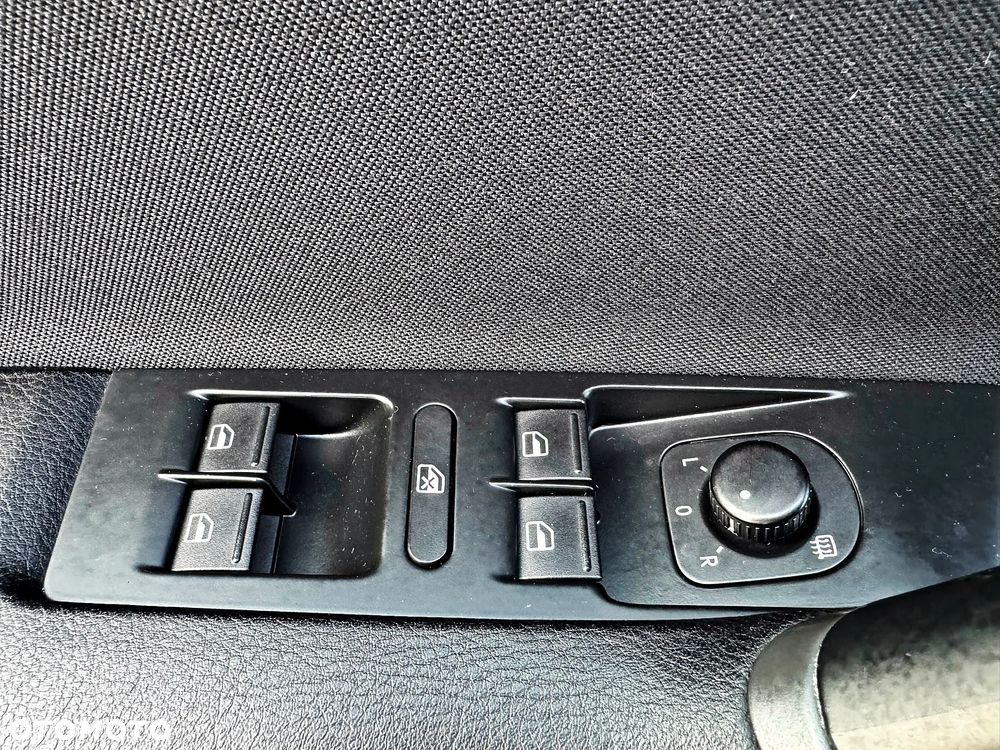 Volkswagen Passat Variant 2.0 TDI BlueMotion Technology Highline - 19
