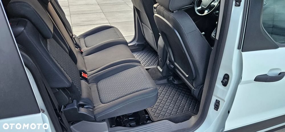 Ford Tourneo Connect Grand - 18