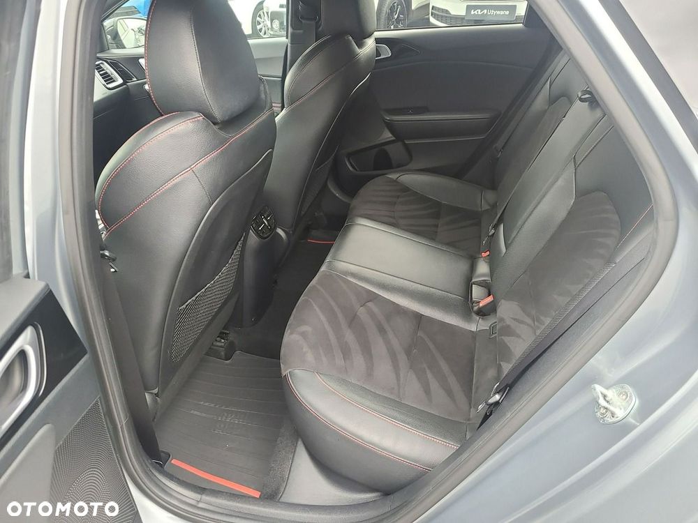 Kia ProCeed 1.6 T-GDI GT DCT - 14