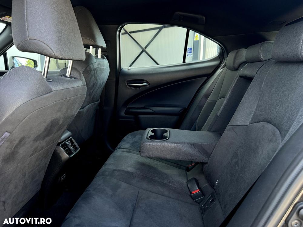 Lexus UX - 28
