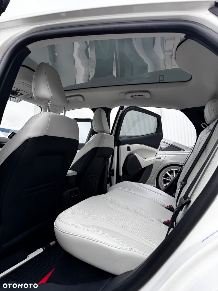 Ford Mustang Mach-E - 24