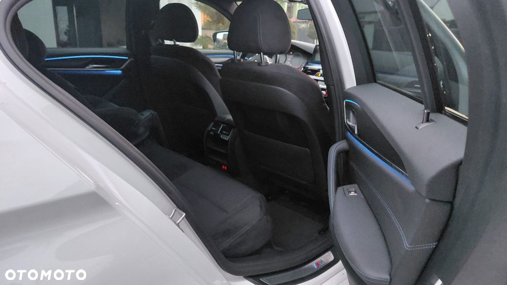 BMW Seria 5 518d Sport Line - 34