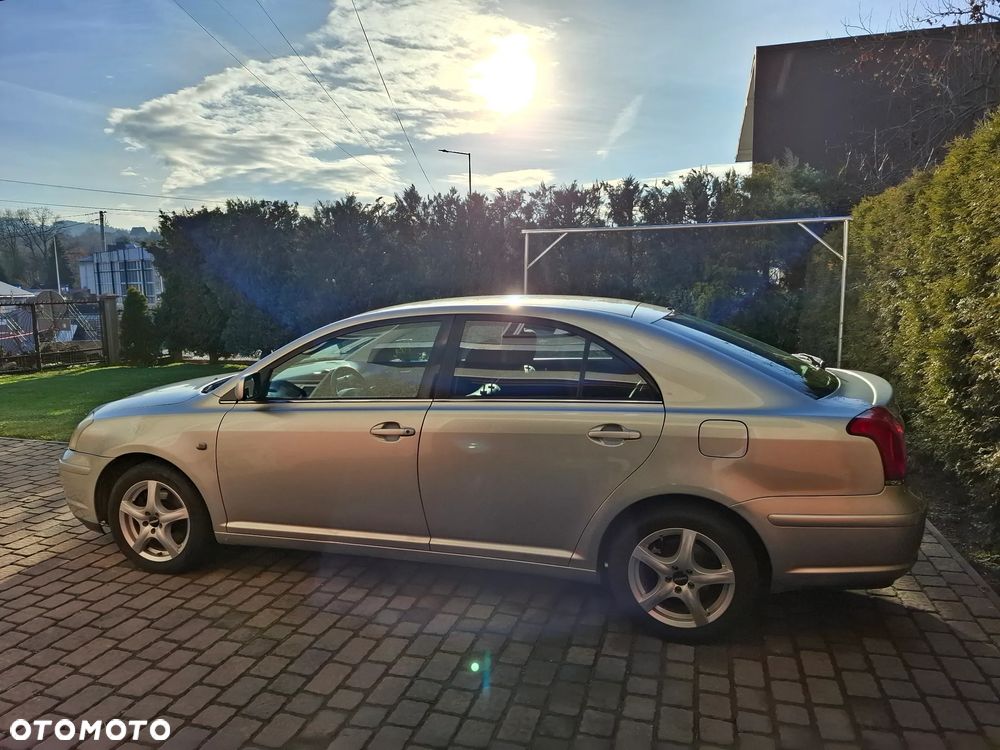 Toyota Avensis 2.0 D-4D Luna - 2