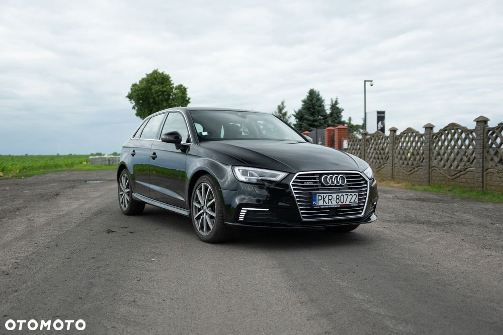 Audi A3 Sportback 1.4 TFSI E-tron Attraction e-S tronic - 1