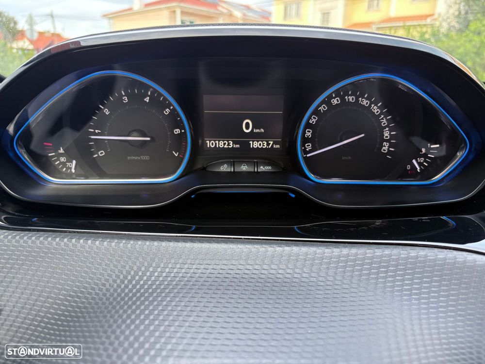 Peugeot 2008 1.2 PureTech Allure - 39