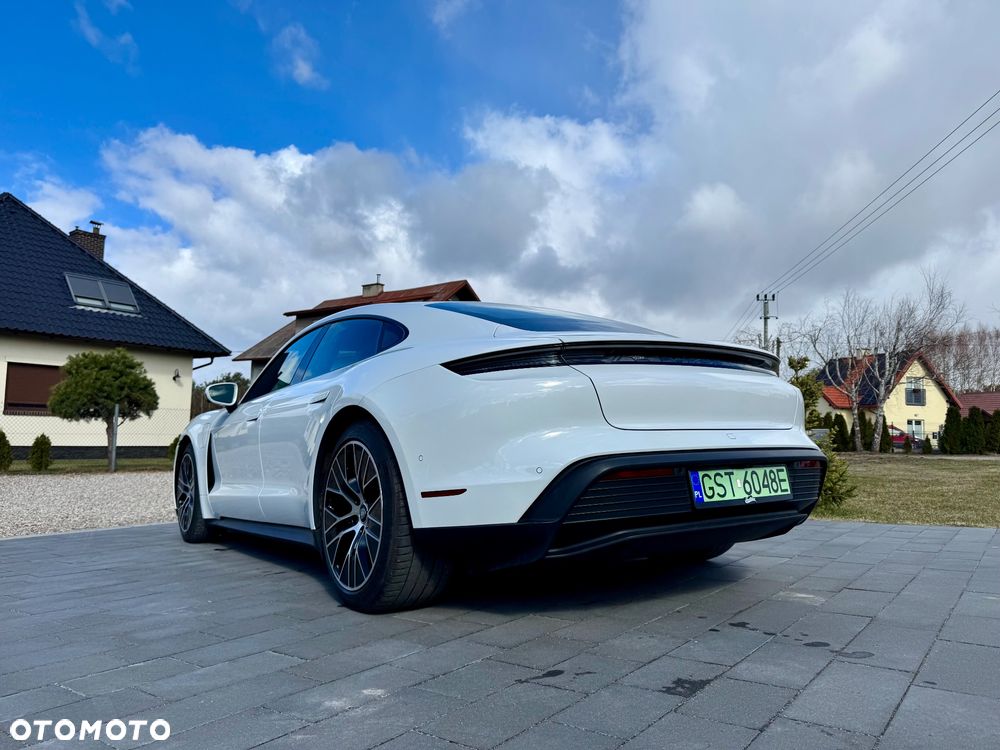 Porsche Taycan 4 - 14