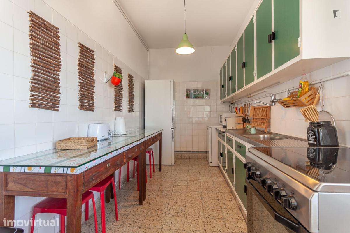 Quarto - localizado em Santo Ildefonso Porto - Grande imagem: 5/7