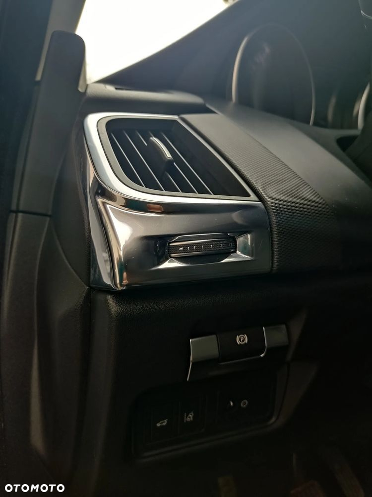 Jaguar E-Pace - 25