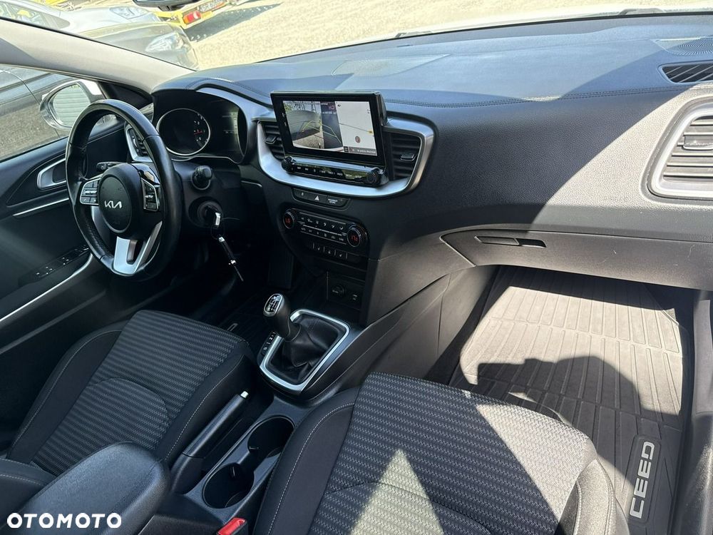 Kia Ceed - 33