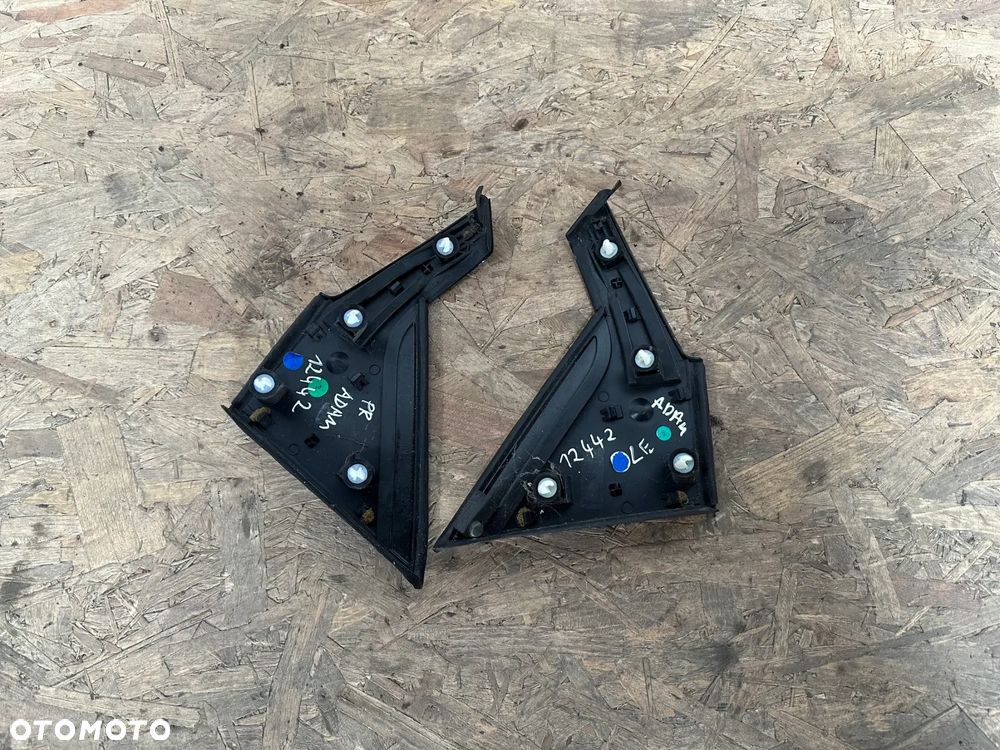 TRÓJKĄT ZAŚLEPKA BŁOTNIKA LEWA PRAWA OPEL ADAM  13959010 13959011 - 2