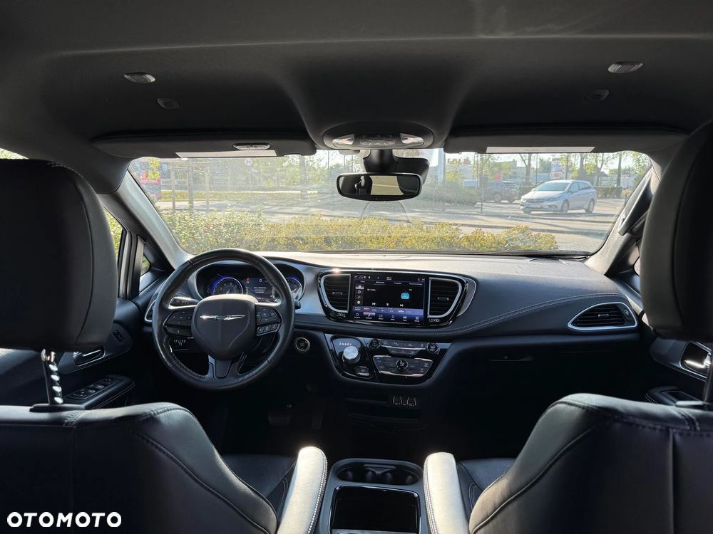 Chrysler Pacifica - 16
