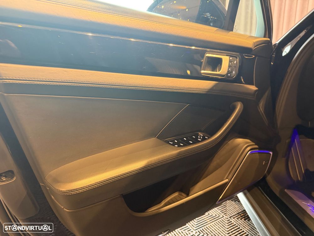 Porsche Panamera Sport Turismo 4 E-Hybrid Platinum Edition - 18