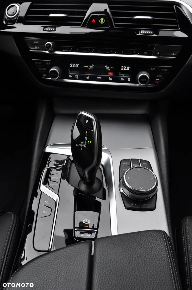 BMW Seria 5 520d xDrive Luxury Line sport - 29