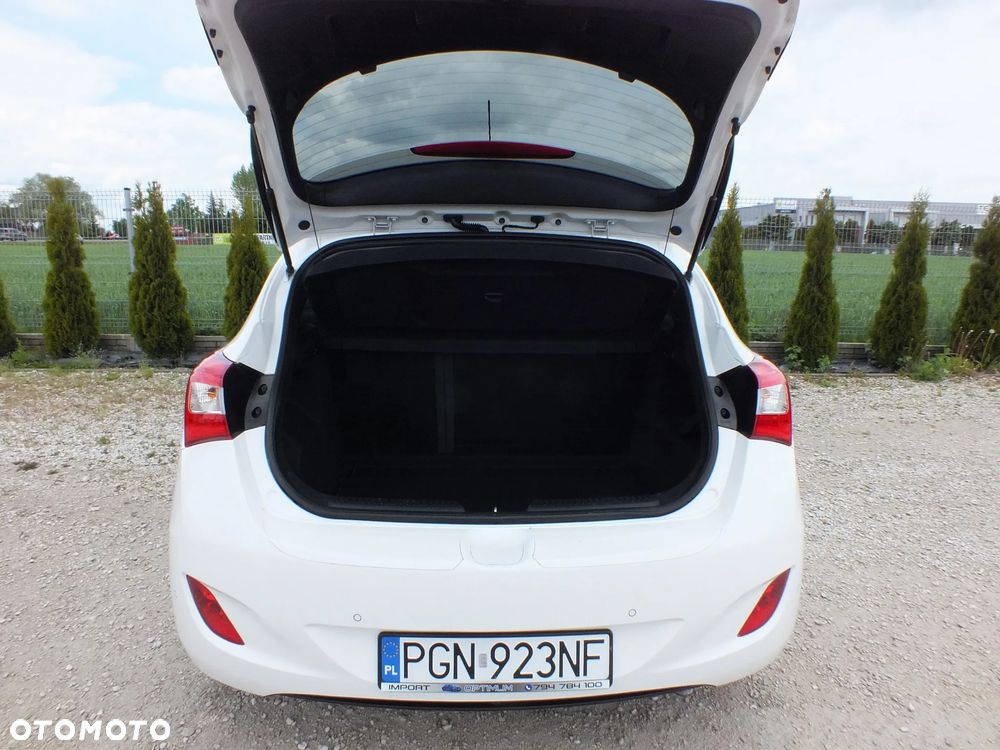 Hyundai i30 blue 1.6 GDI Passion - 16