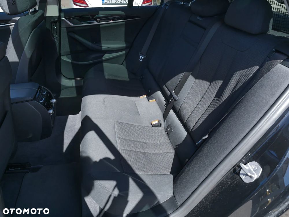 BMW Seria 5 530e sport - 25