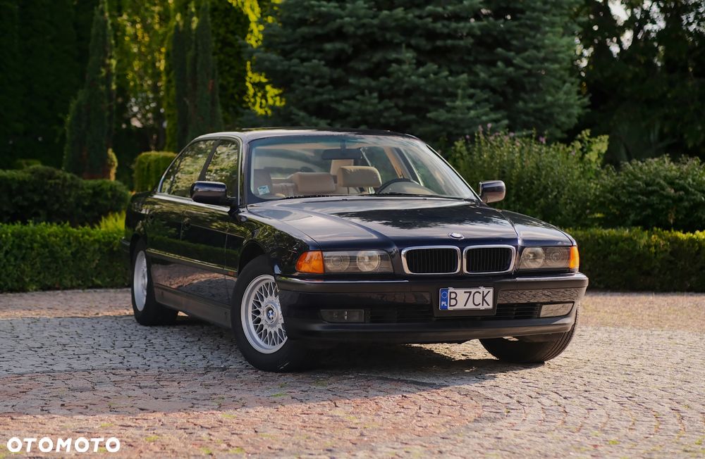 BMW Seria 7 740iL - 3